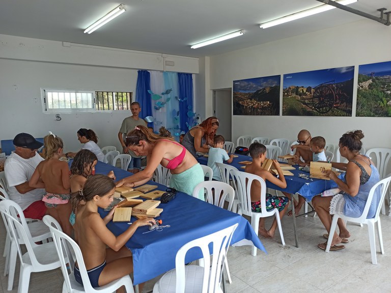 Taller ambiental de caixes de niu per a ocells de 2023 a l'aula guardonada